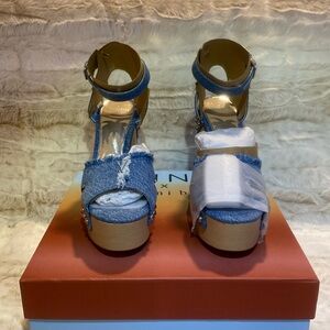 Gianni Bini 6.5 denim wash platform heels